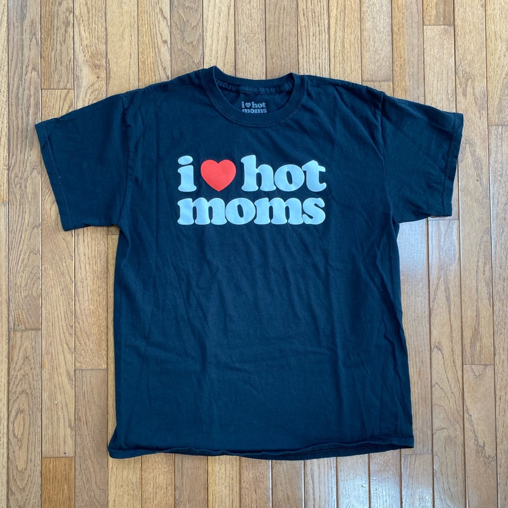 Black Graphic I Heart Hot Moms T-Shirt